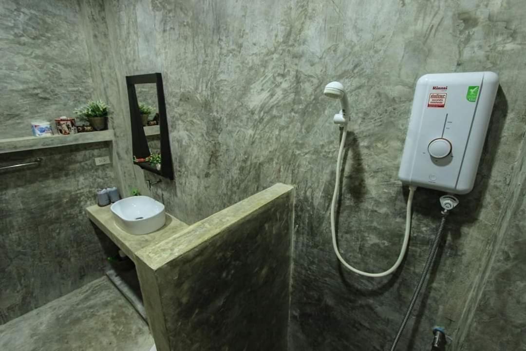 Baanyaiguesthouse Ко Мак Екстериор снимка
