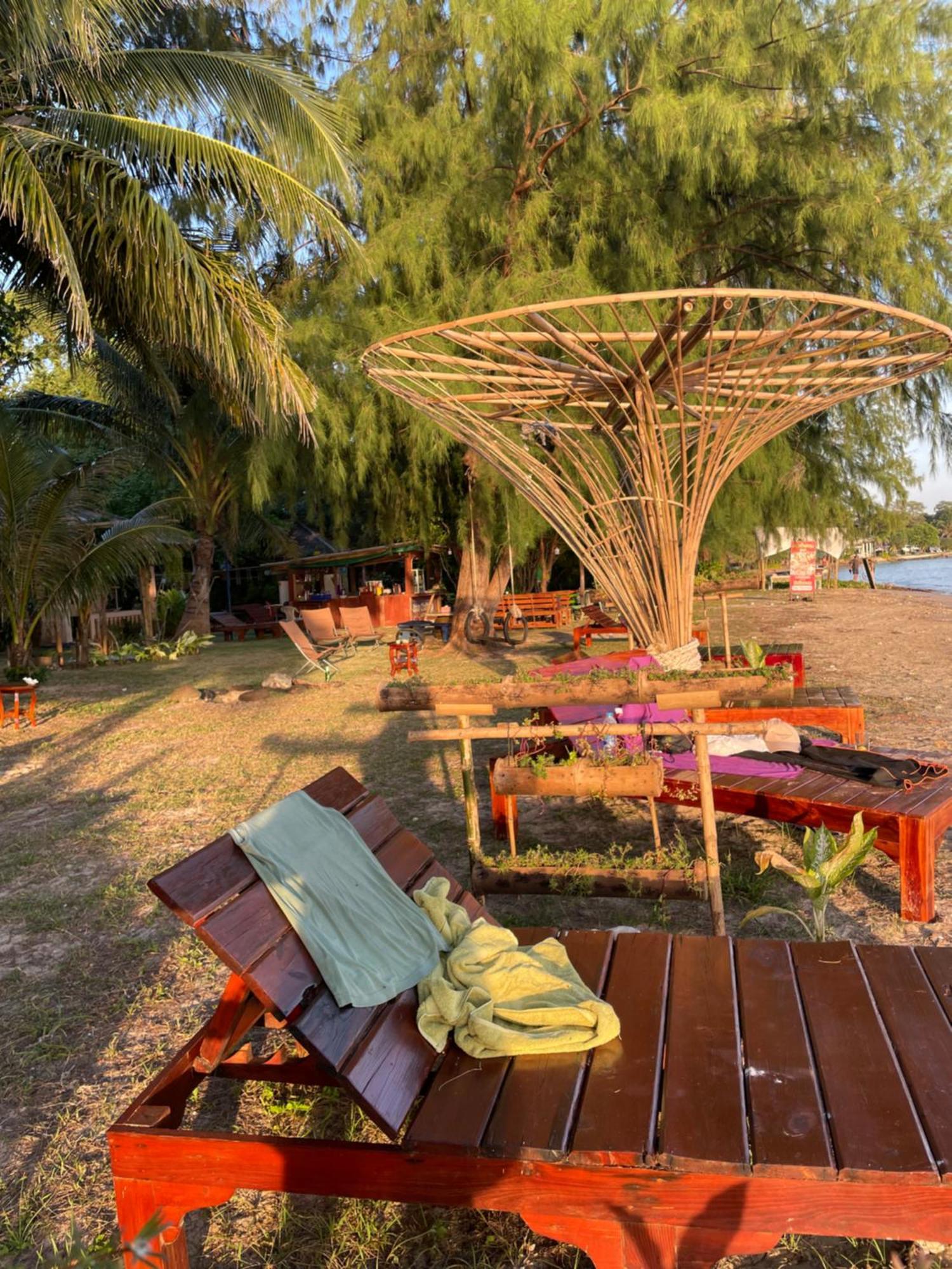 Baanyaiguesthouse Ко Мак Екстериор снимка